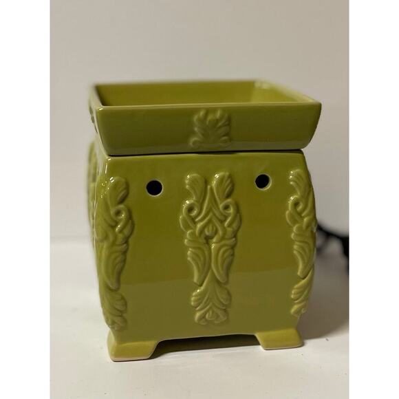 New in box Tyler Candle Company Radian Fragrance Melts Wax Warmer. kk405 - Picture 2 of 3